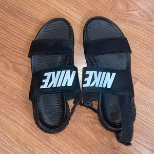 NIKE SLIPPERS (WORN ONCE)